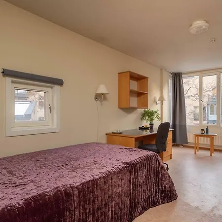 Perfect Space For Two Near The Royal Palace! *